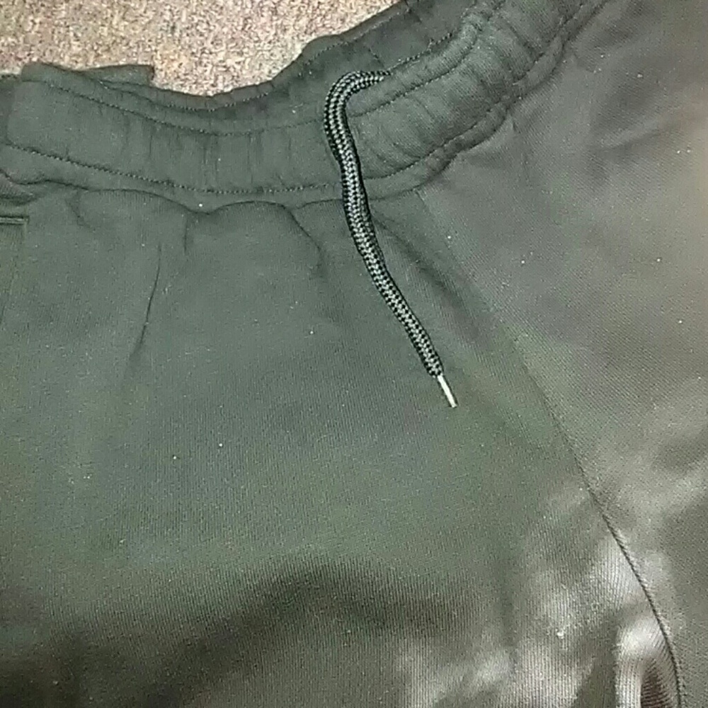 Shorts - Picture 3 of 3